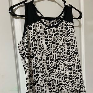 PASSPORT black & white sleeveless blouse size S
